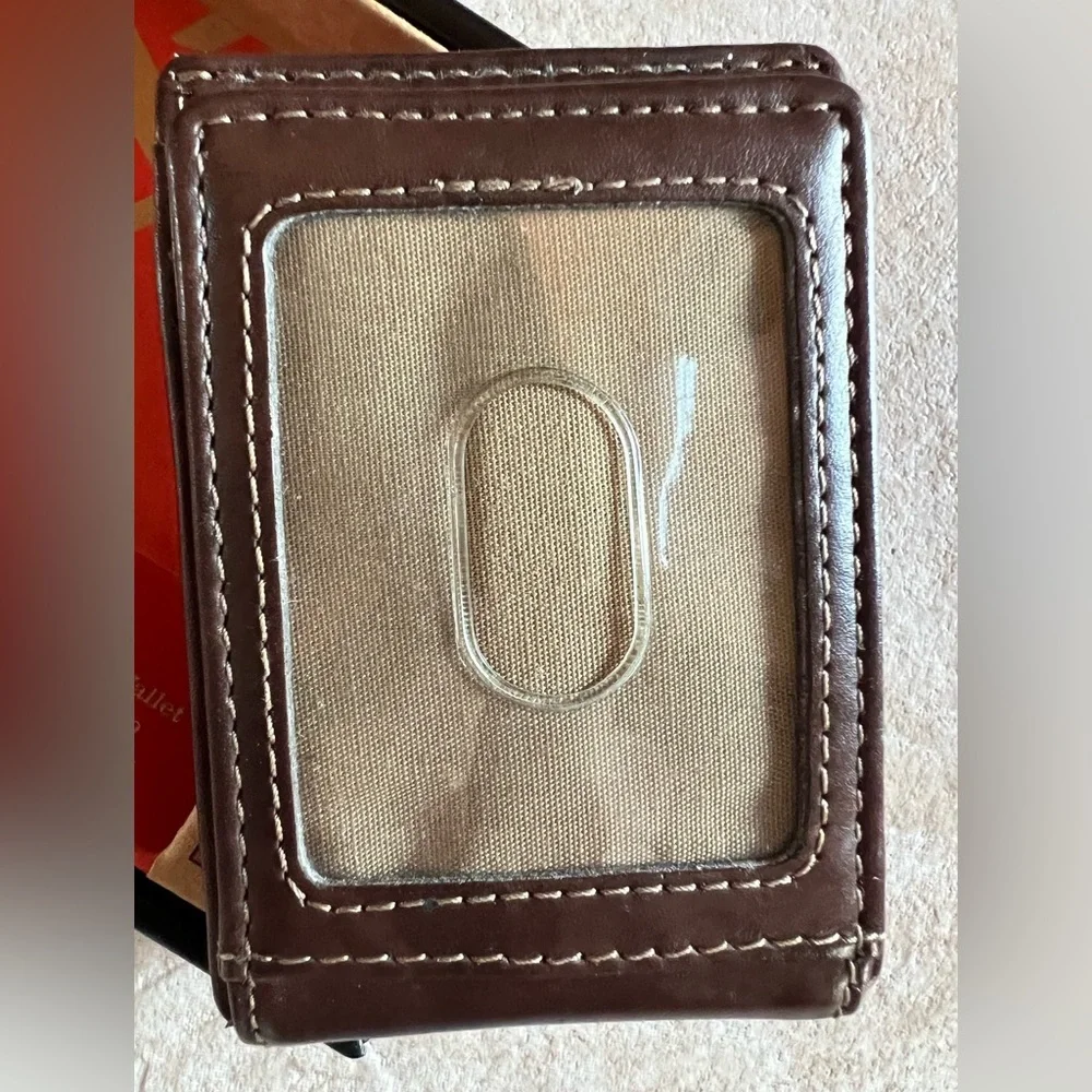 Dockers Men’s brown leather wallet -  Used but okay - Picture 2 of 7